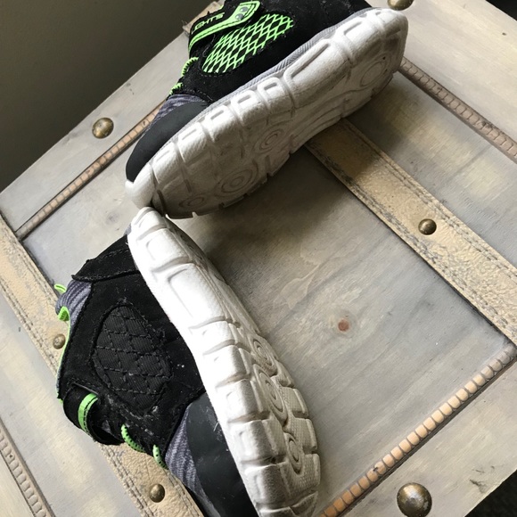 Sneakers - Picture 3 of 4